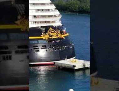 Καπετάνιος κρουαζιερόπλοιου έκανε τη λάθος κίνηση! Το αποτέλεσμα δεν του άρεσε καθόλου (βίντεο)